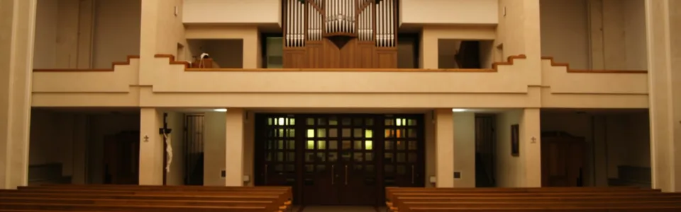 Wnętrze kościoła z organami — realizacja w Zawadzkiem